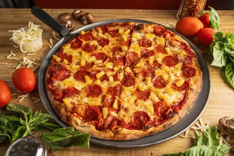 Inside Cartecay River Pizza Company